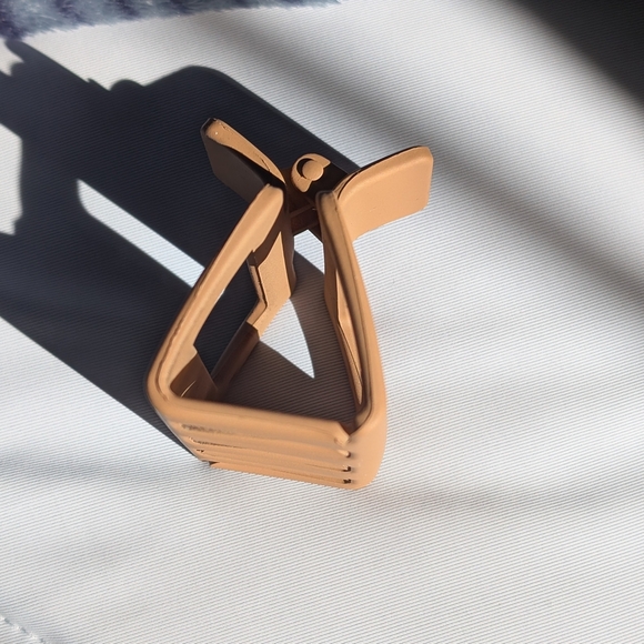 Tan Hair Claw Clip - Picture 7 of 9